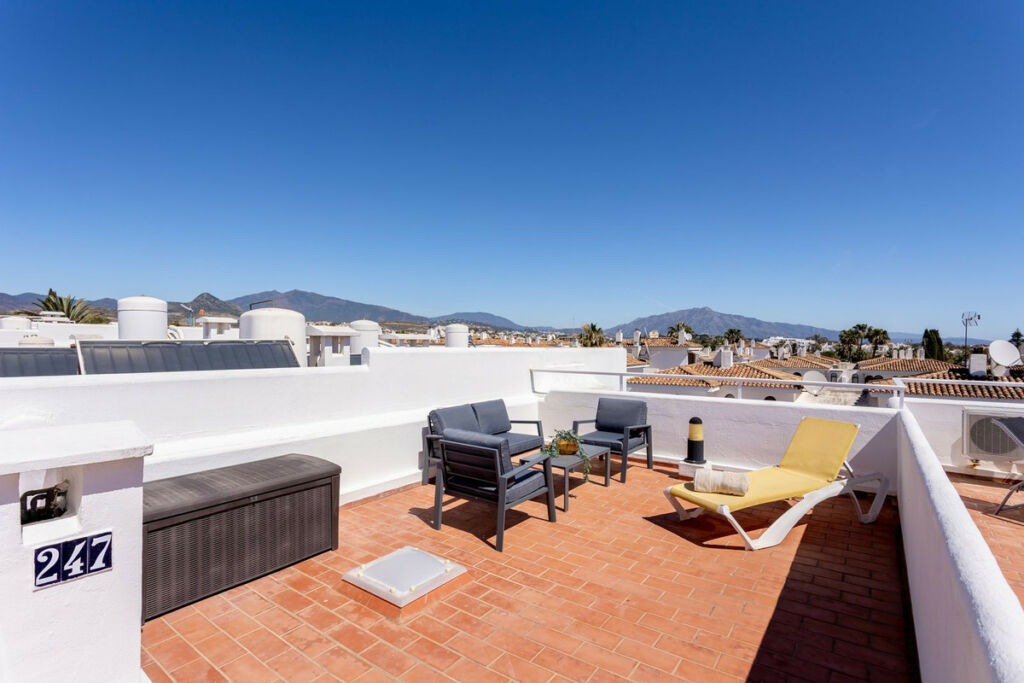 Top Floor Apartment Estepona Málaga - image 12