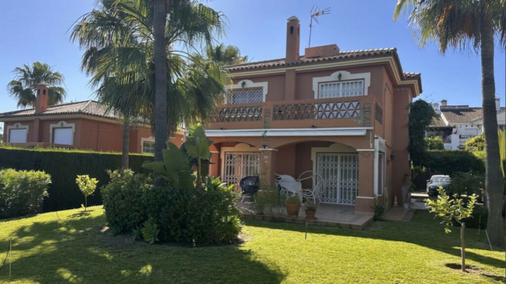 Semi-Detached House Atalaya Málaga - image 12