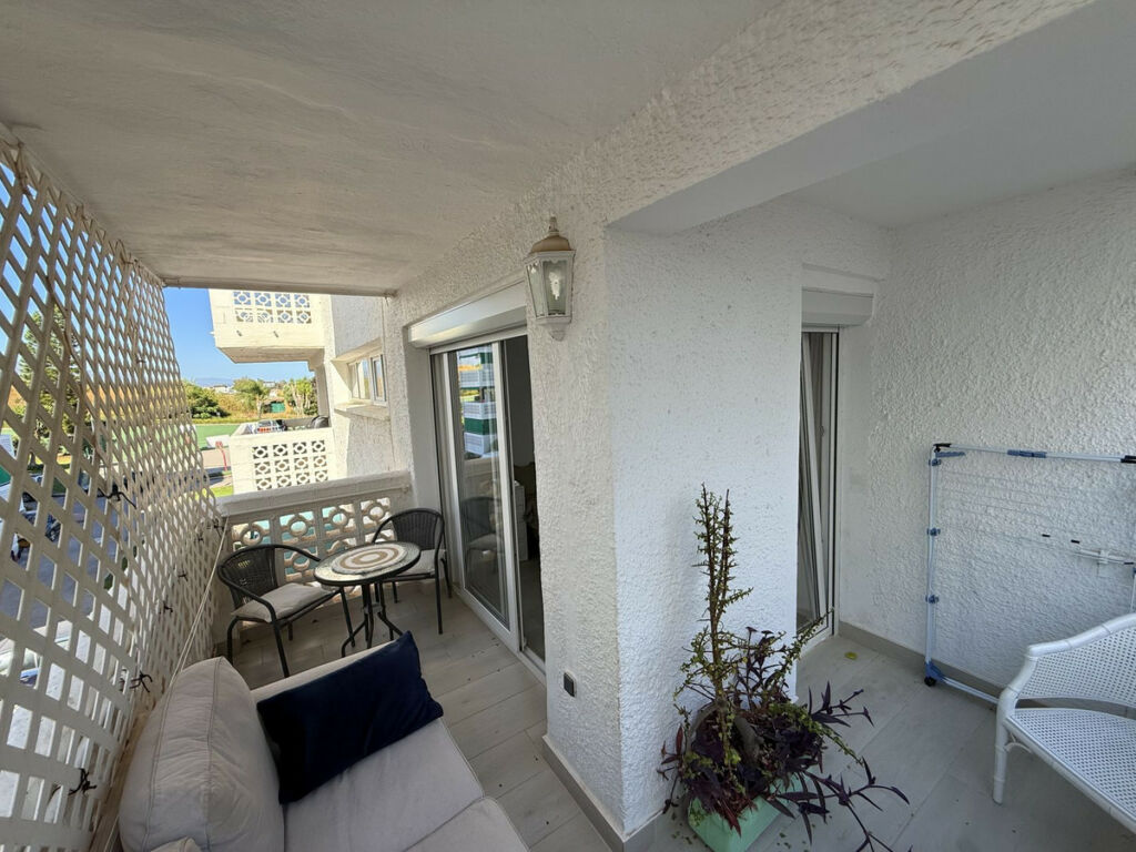 Middle Floor Apartment Estepona Málaga - image 12