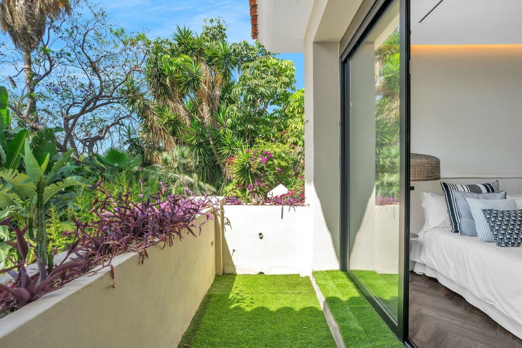 Detached Villa Marbella Málaga - image 12