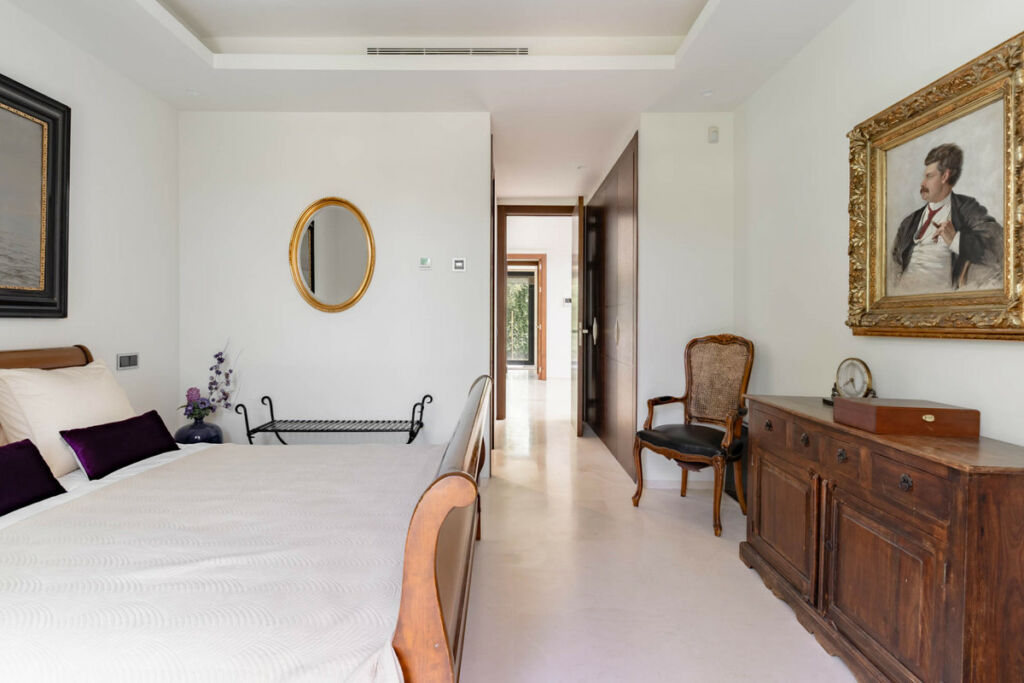 Detached Villa Nueva Andalucía Málaga - image 12