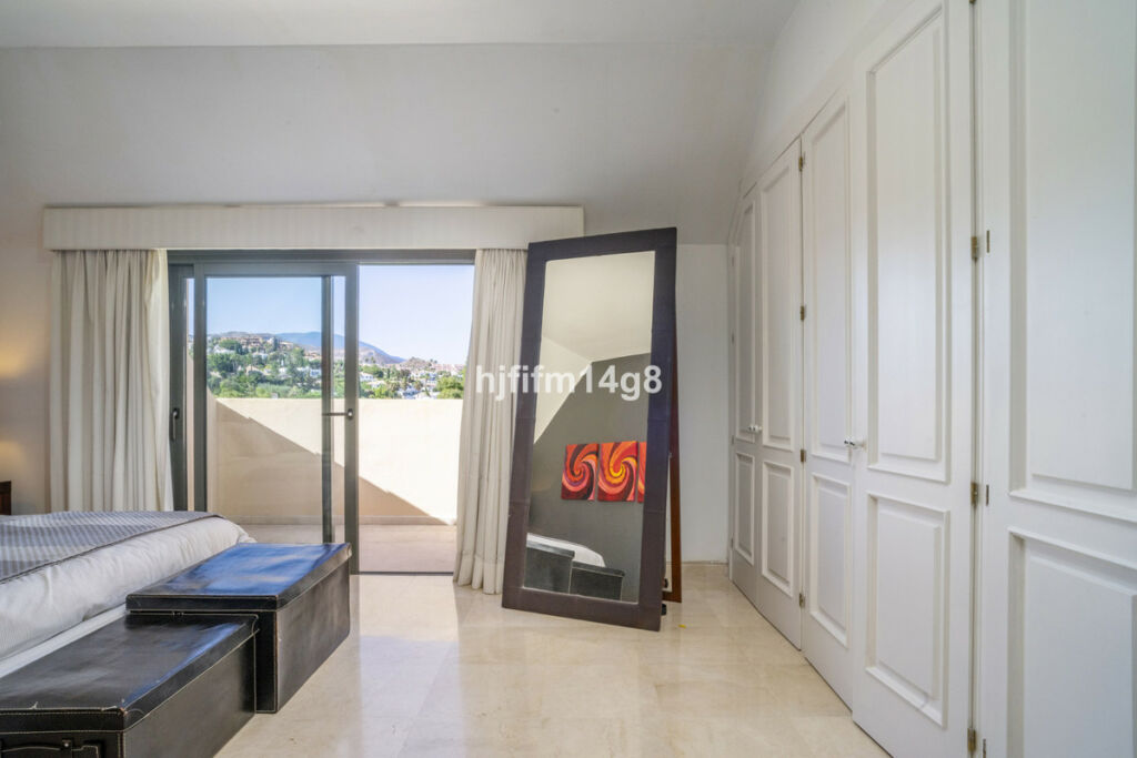 Penthouse Duplex Nueva Andalucía Málaga - image 12