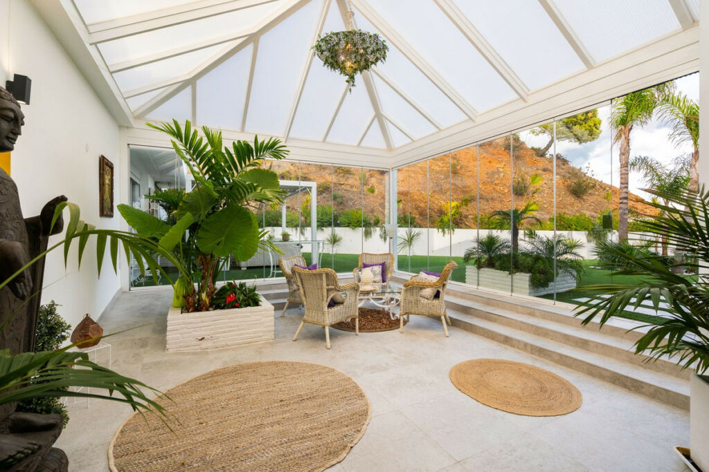 Detached Villa Estepona Málaga - image 12