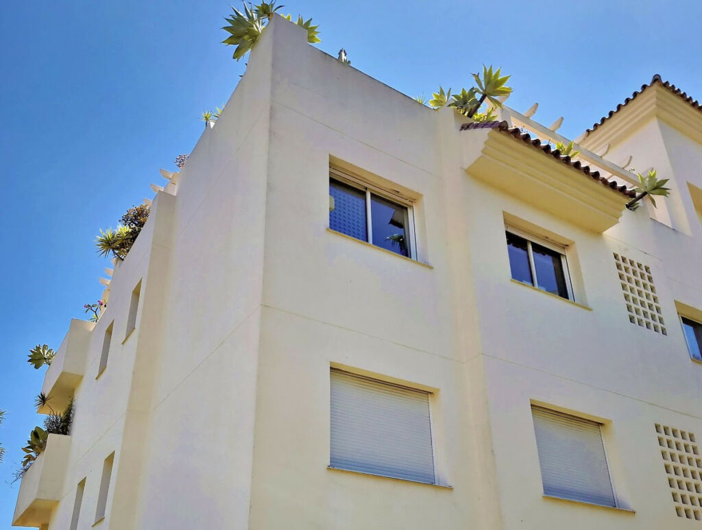 Middle Floor Apartment Calahonda Málaga - image 12