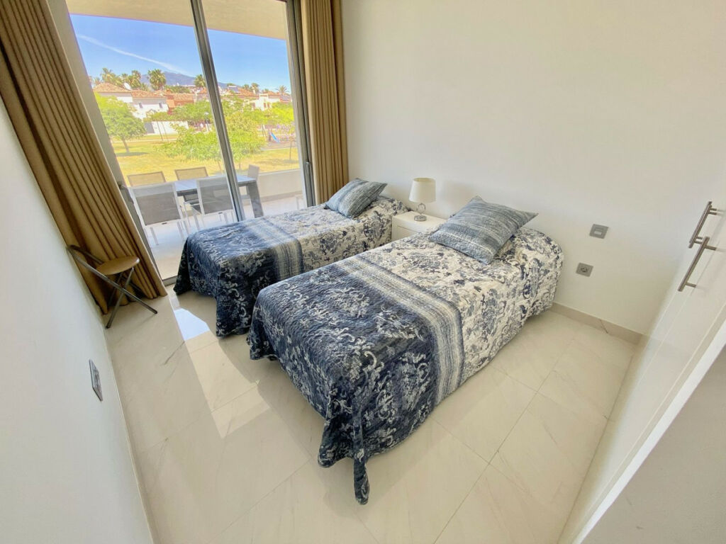 Middle Floor Apartment Estepona Málaga - image 12