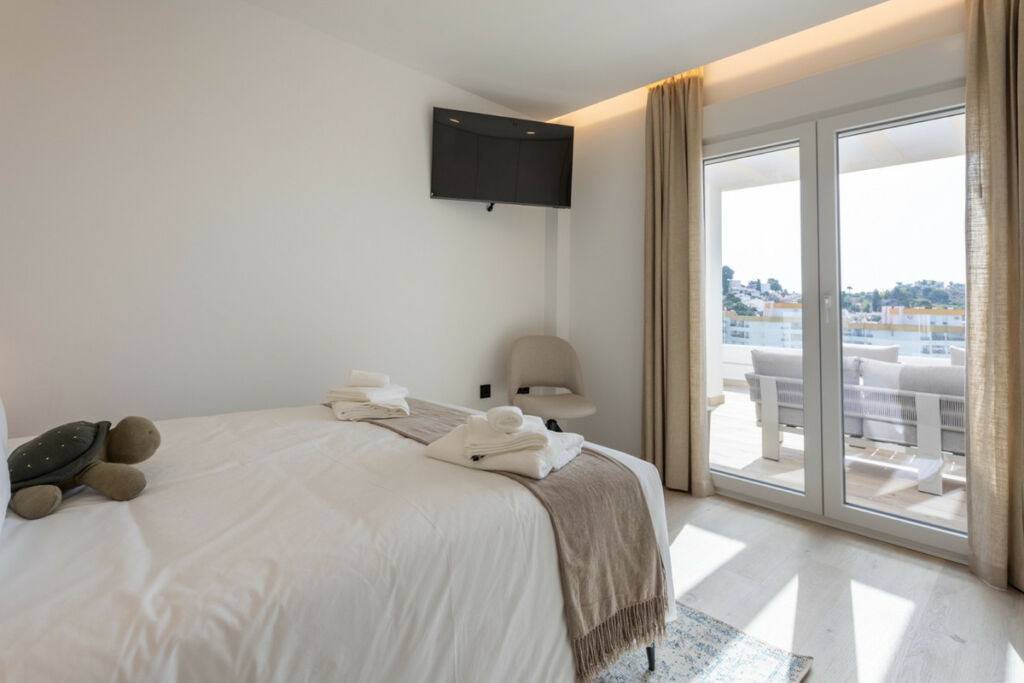 Middle Floor Apartment Nueva Andalucía Málaga - image 12