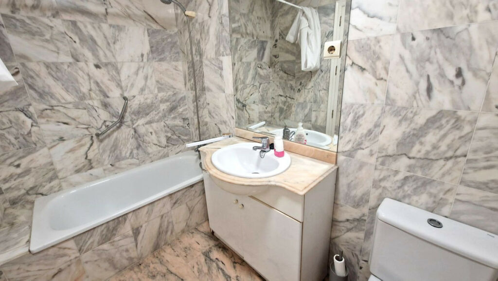 Middle Floor Apartment Fuengirola Málaga - image 12