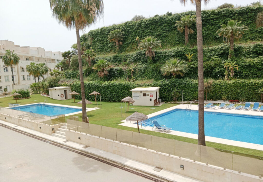 Middle Floor Apartment Nueva Andalucía Málaga - image 12