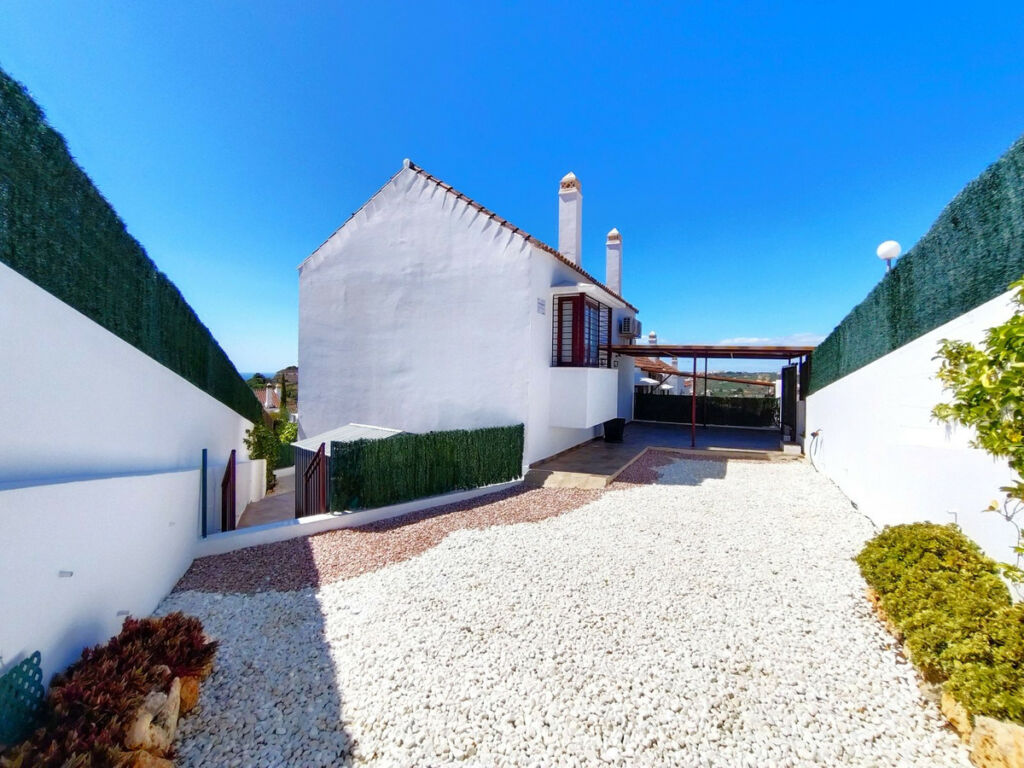 Semi-Detached House Casares Málaga - image 12