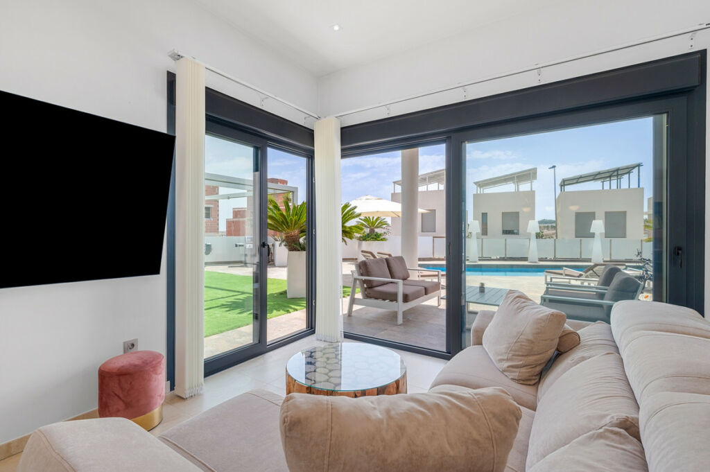 Detached Villa Villamartin Alicante - image 12