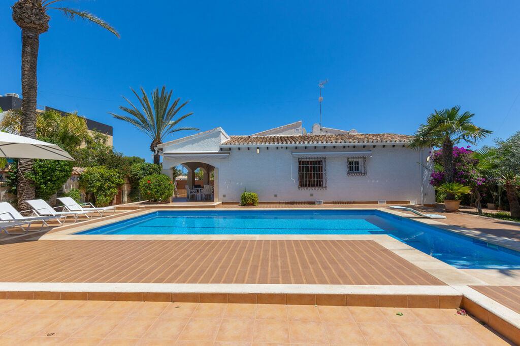 Detached Villa Punta Prima Alicante - image 12