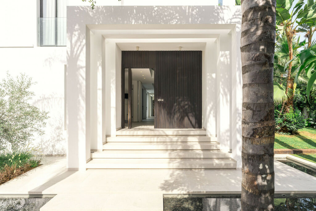 Detached Villa Nueva Andalucía Málaga - image 13