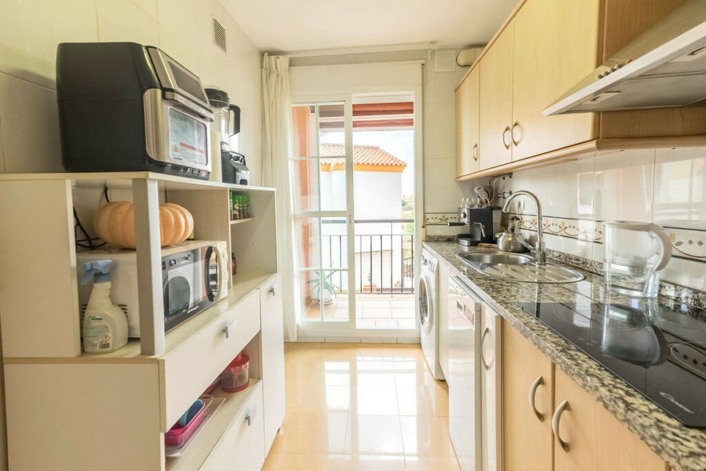 Middle Floor Apartment Benalmadena Málaga - image 13