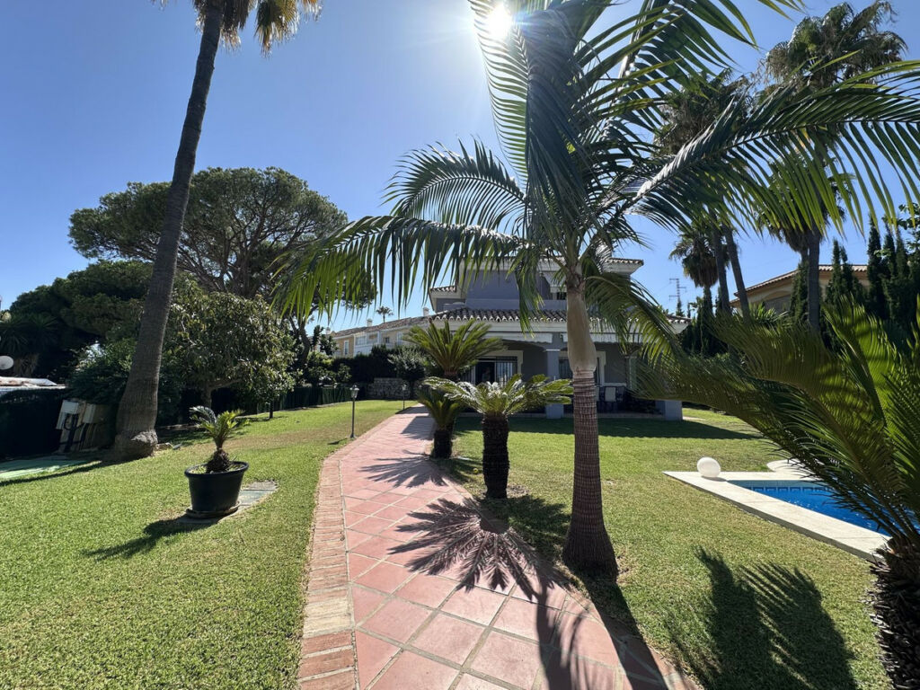 Detached Villa Bel Air Málaga - image 13