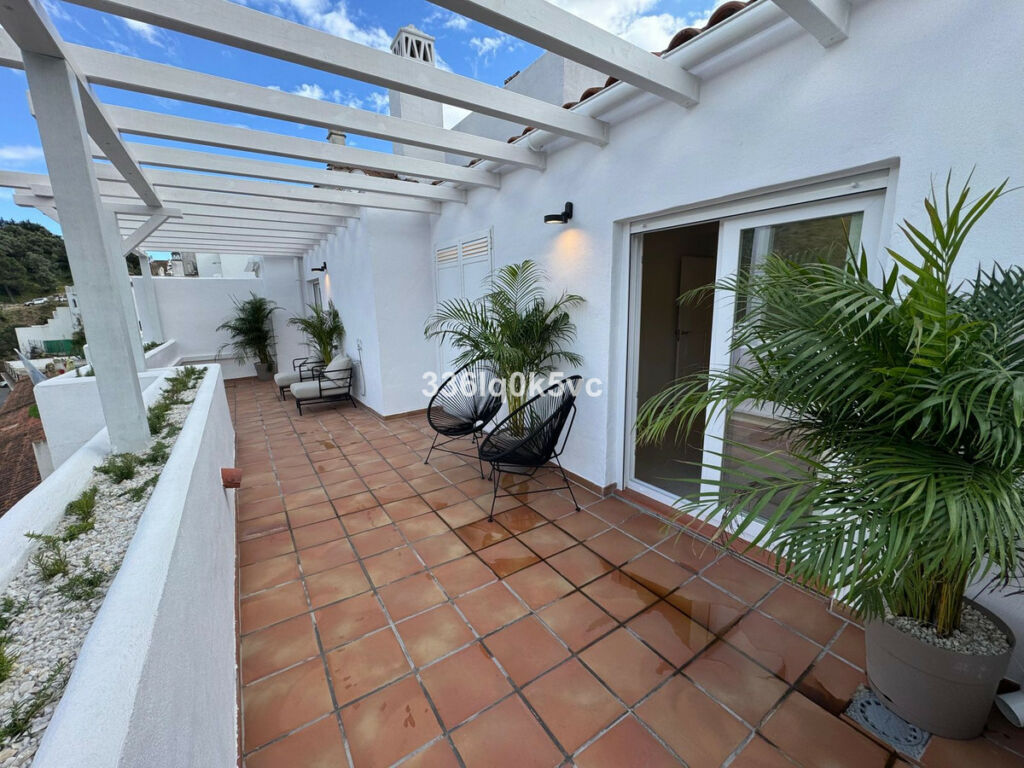 Top Floor Apartment Benahavís Málaga - image 13