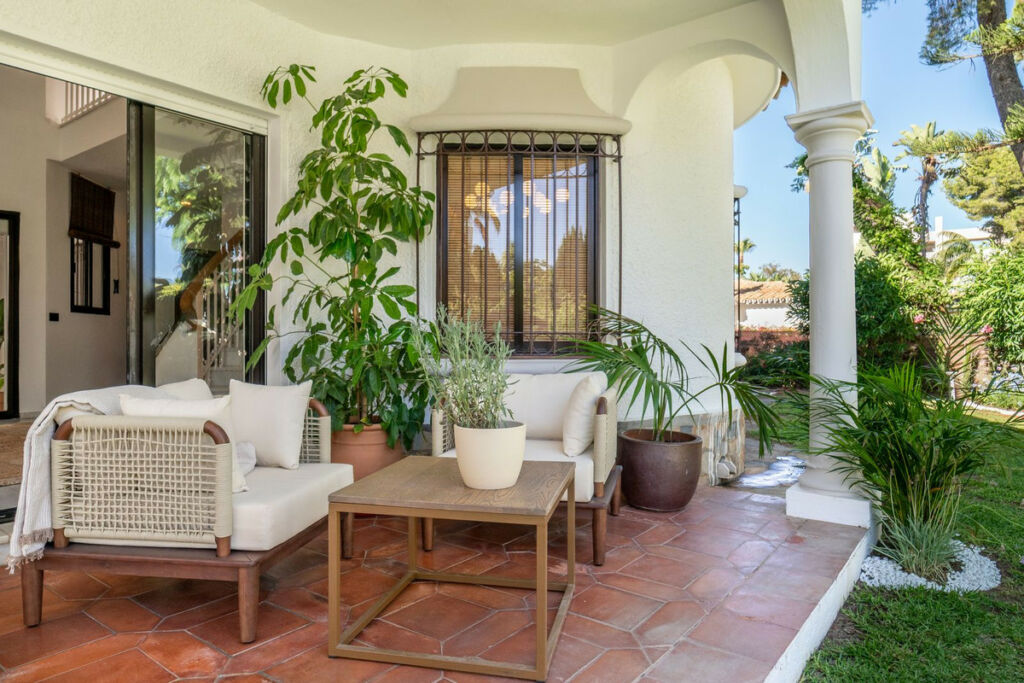 Detached Villa New Golden Mile Málaga - image 13