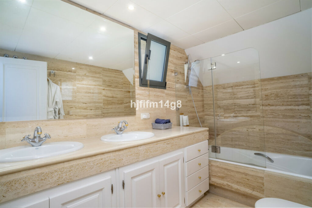 Penthouse Duplex Nueva Andalucía Málaga - image 13