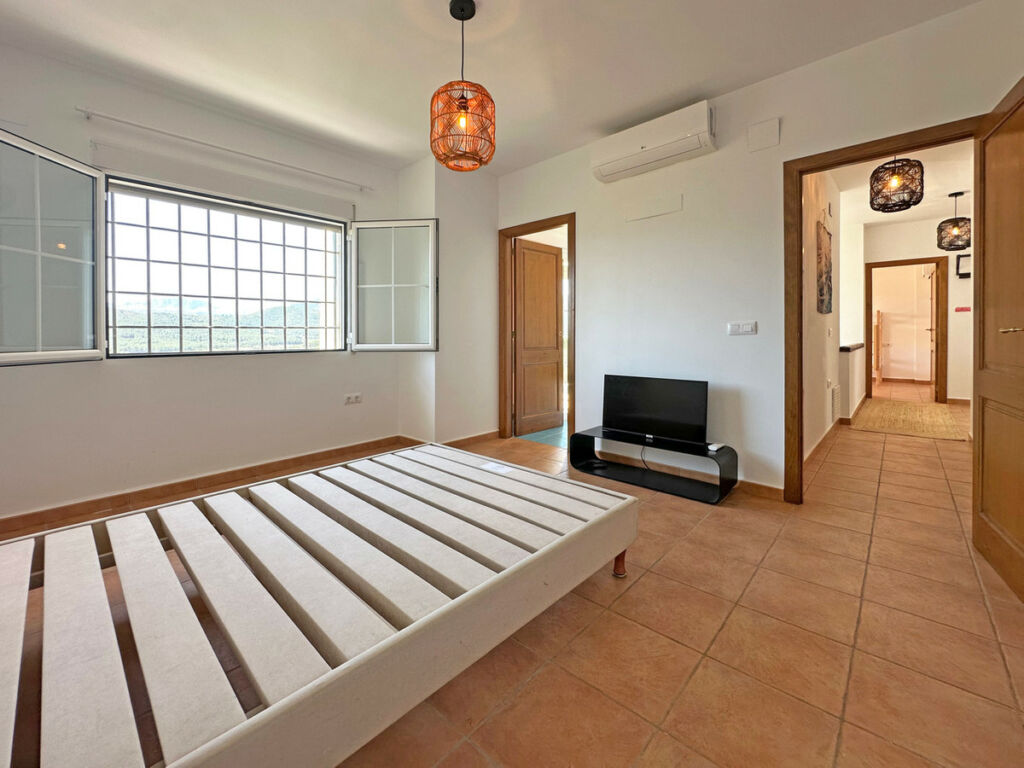 Detached Villa Jalon Alicante - image 13
