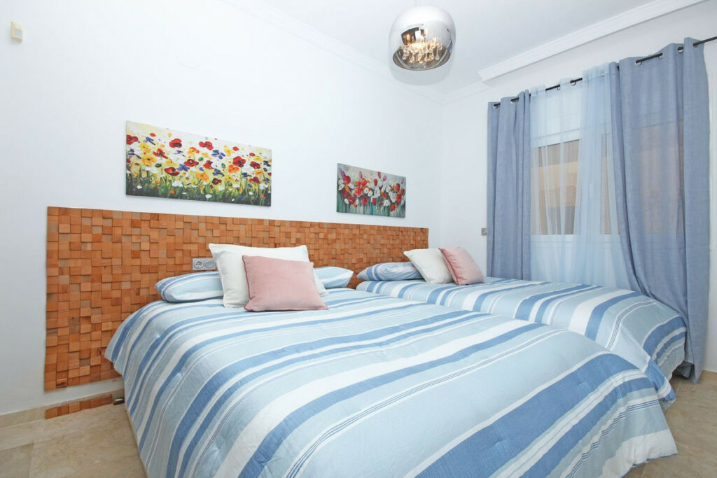 Middle Floor Apartment San Roque Club Cádiz - image 13