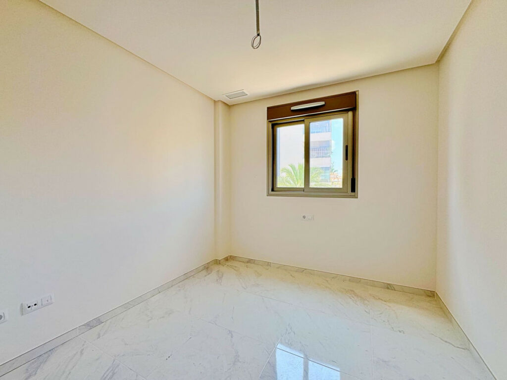 Middle Floor Apartment Villamartin Alicante - image 10