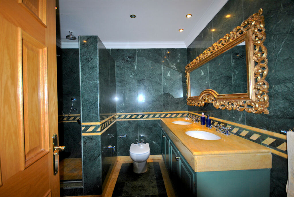 Middle Floor Apartment Puerto Banús Málaga - image 13