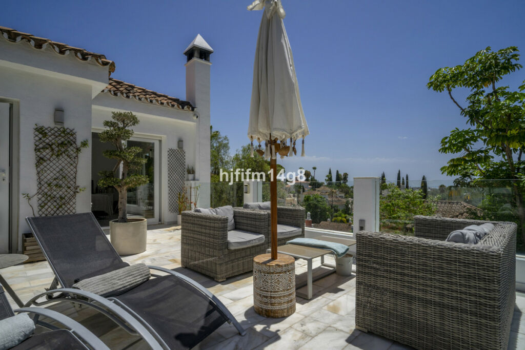 Detached Villa Nueva Andalucía Málaga - image 13