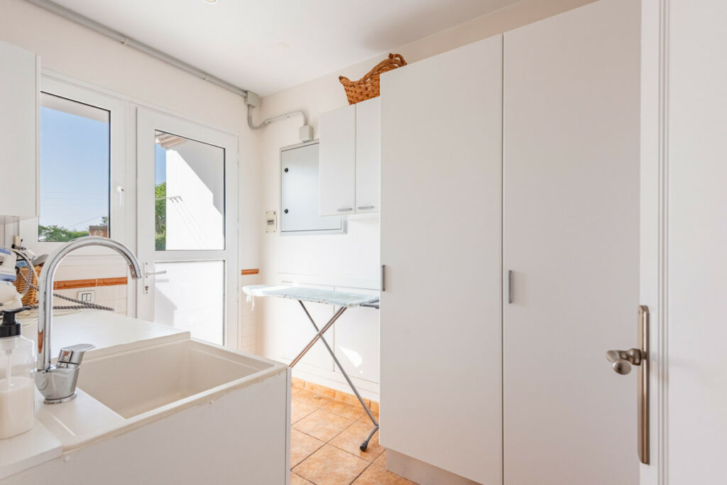 Detached Villa Sierrezuela Málaga - image 14