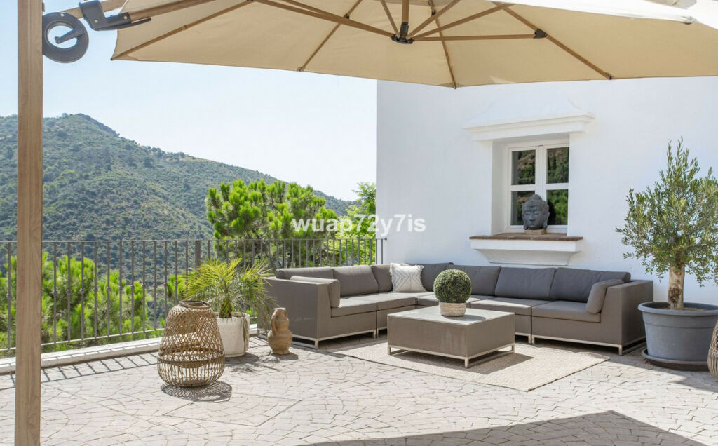 Detached Villa Benahavís Málaga - image 13