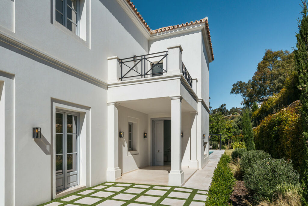 Detached Villa Nueva Andalucía Málaga - image 13