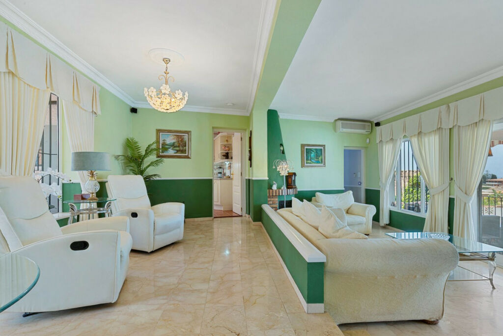 Detached Villa Fuengirola Málaga - image 13