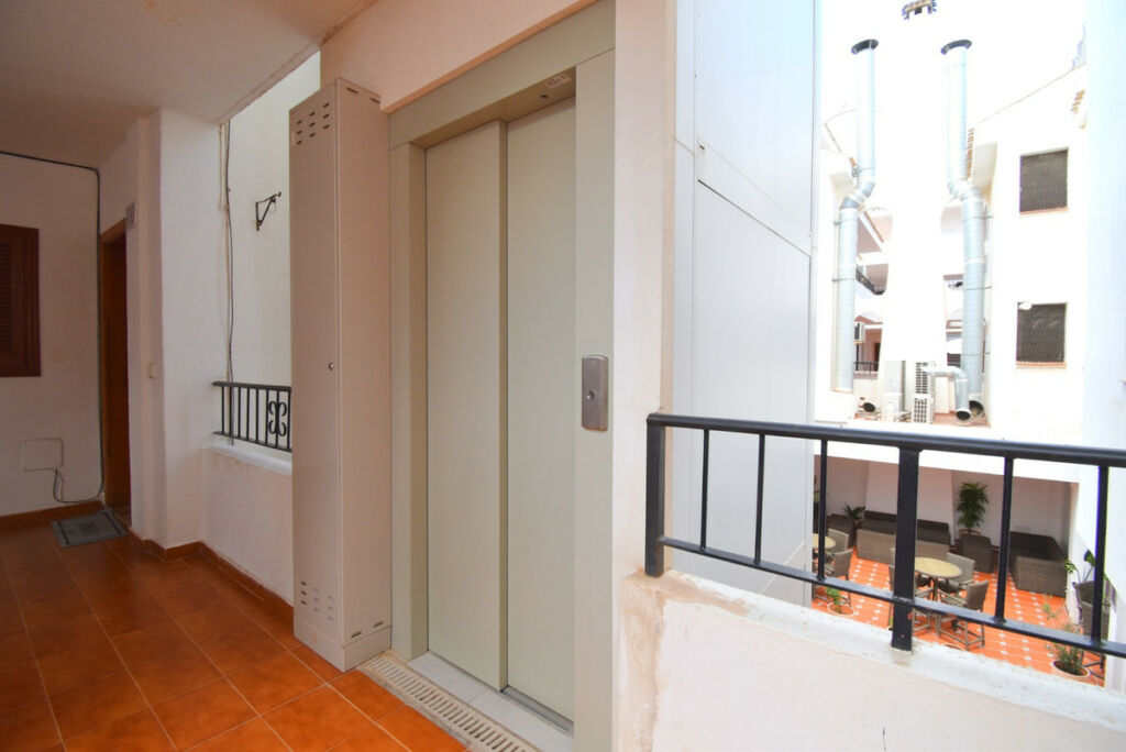 Middle Floor Apartment Villamartin Alicante - image 13