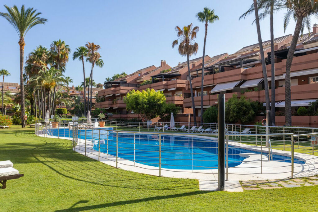 Ground Floor Apartment Puerto Banús Málaga - image 13