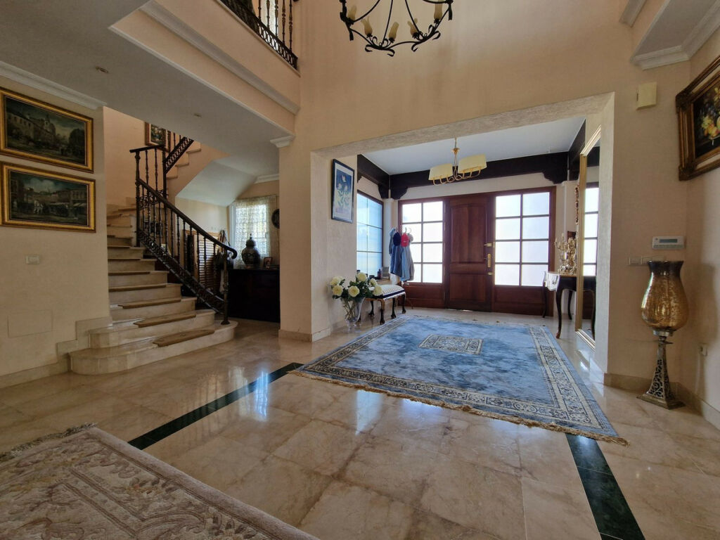 Detached Villa Guadalmina Baja Málaga - image 17
