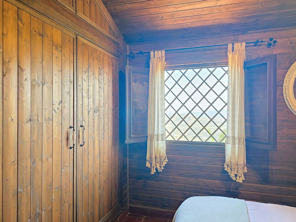 Detached Villa Riogordo Málaga - image 13
