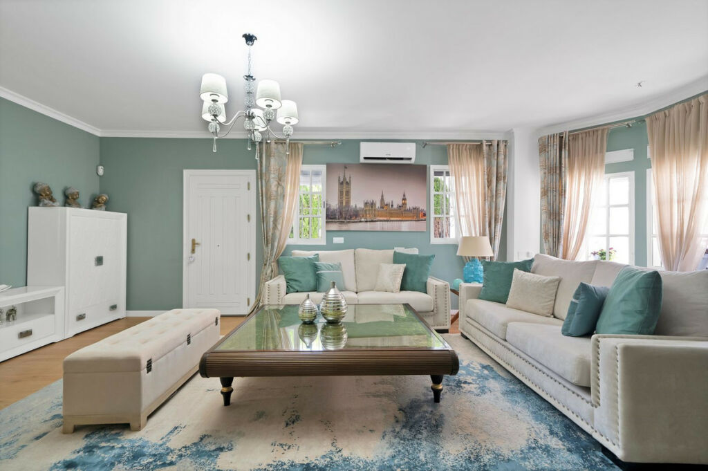 Detached Villa Estepona Málaga - image 13