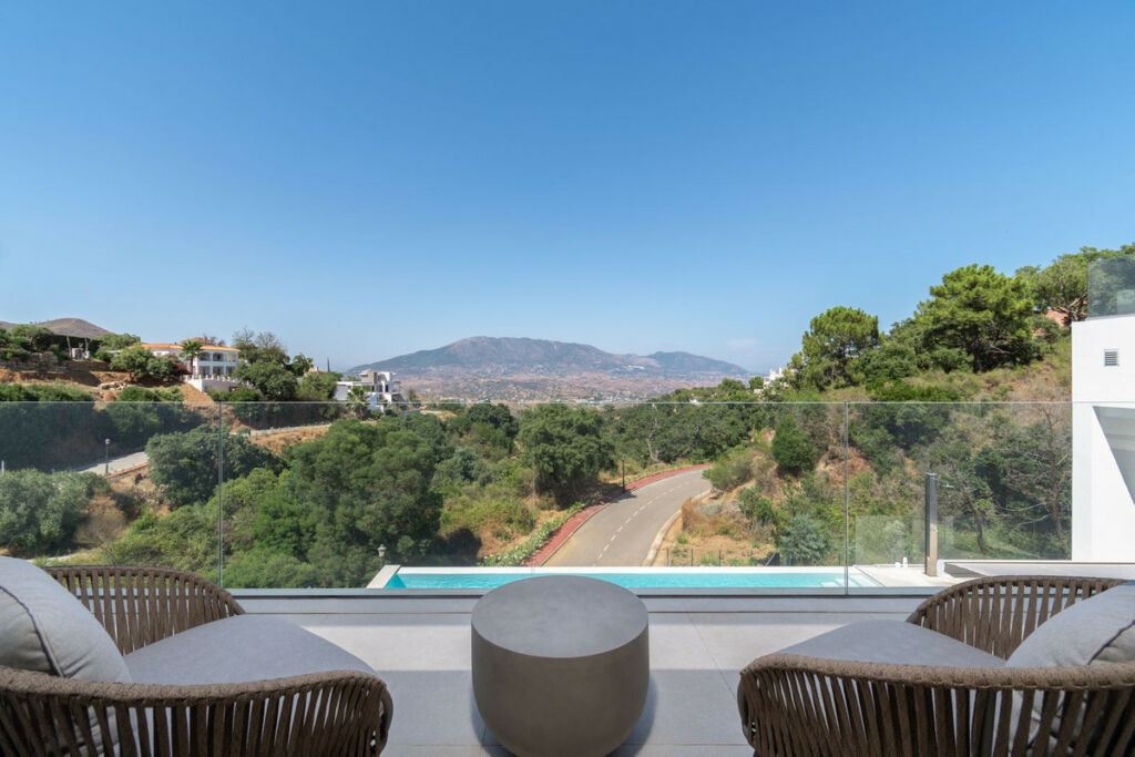 Detached Villa La Mairena Málaga - image 13