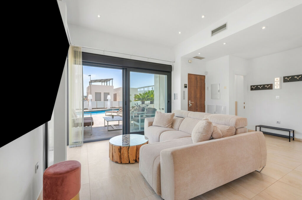 Detached Villa Villamartin Alicante - image 13