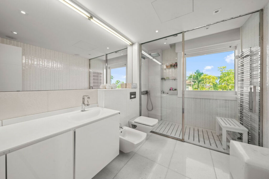 Detached Villa Bahía de Marbella Málaga - image 13