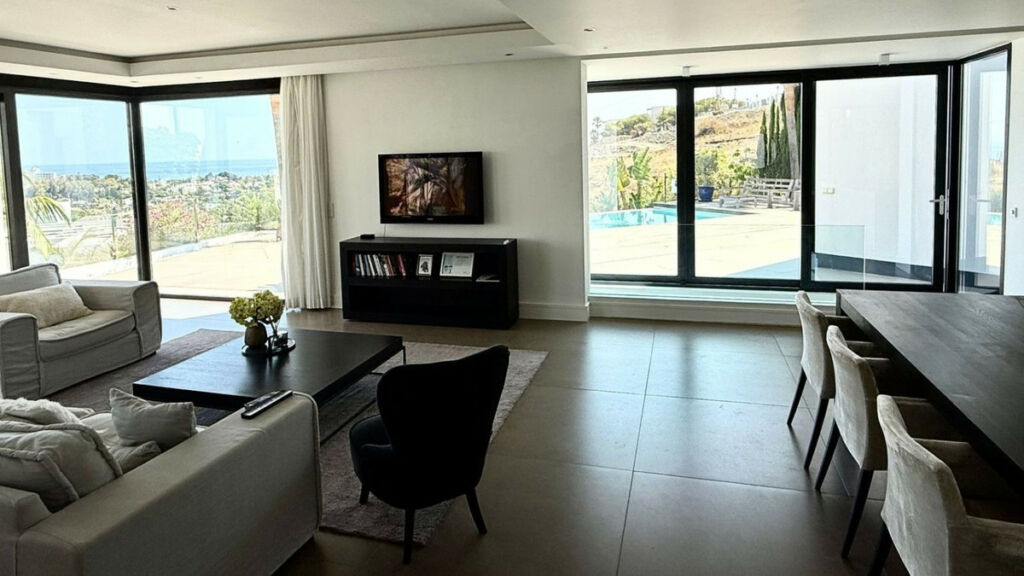 Detached Villa El Paraiso Málaga - image 13