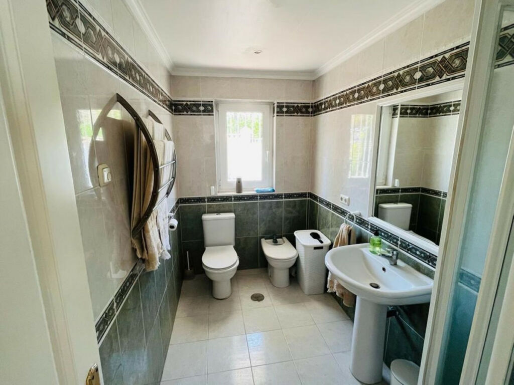 Detached Villa Sotogrande Cádiz - image 13