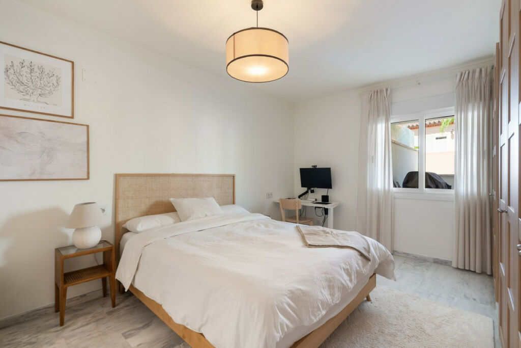Middle Floor Apartment Nueva Andalucía Málaga - image 13