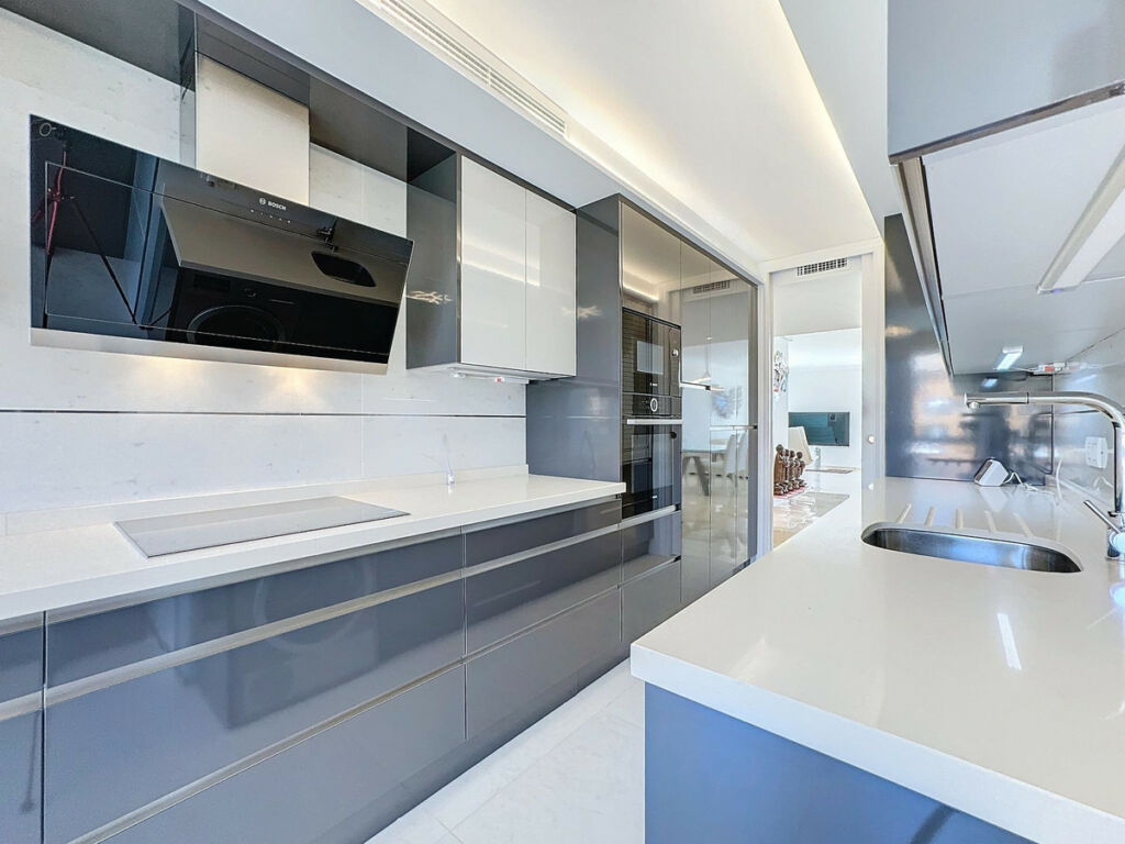 Penthouse Manilva Málaga - image 13