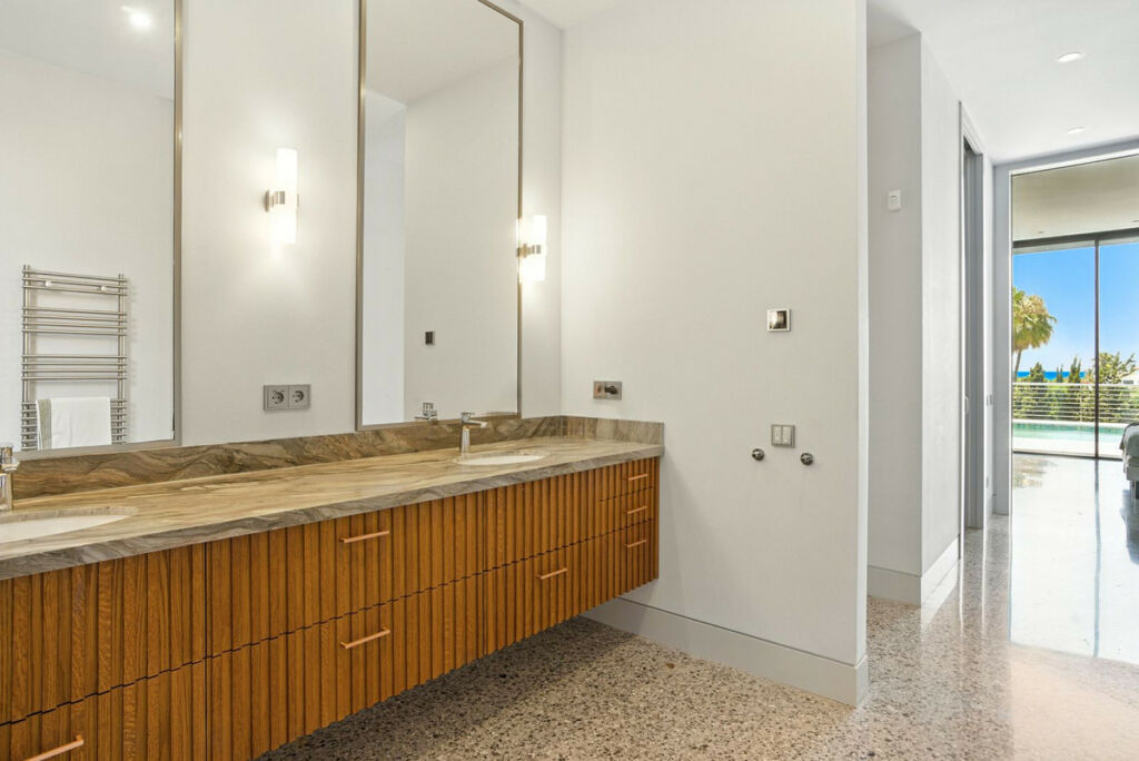 Detached Villa Elviria Málaga - image 13