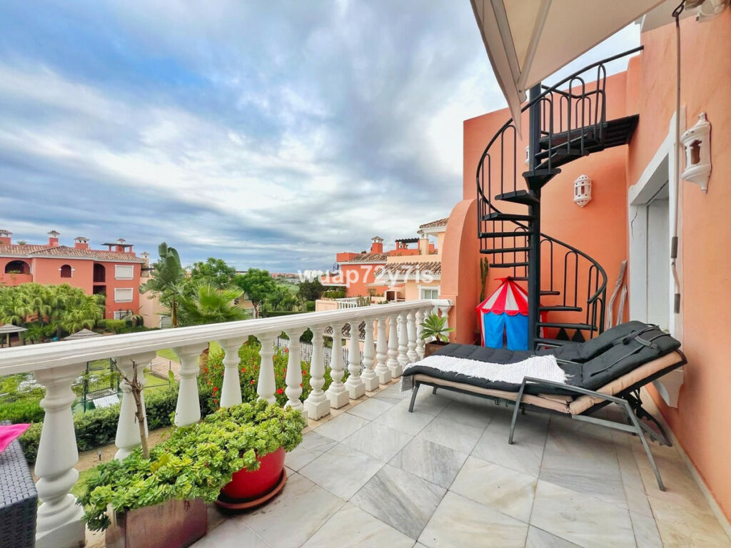 Middle Floor Apartment Estepona Málaga - image 13