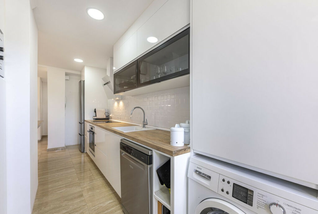 Middle Floor Apartment The Golden Mile Málaga - image 13