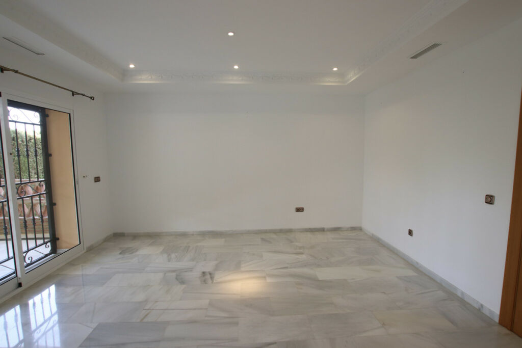 Detached Villa El Rosario Málaga - image 13