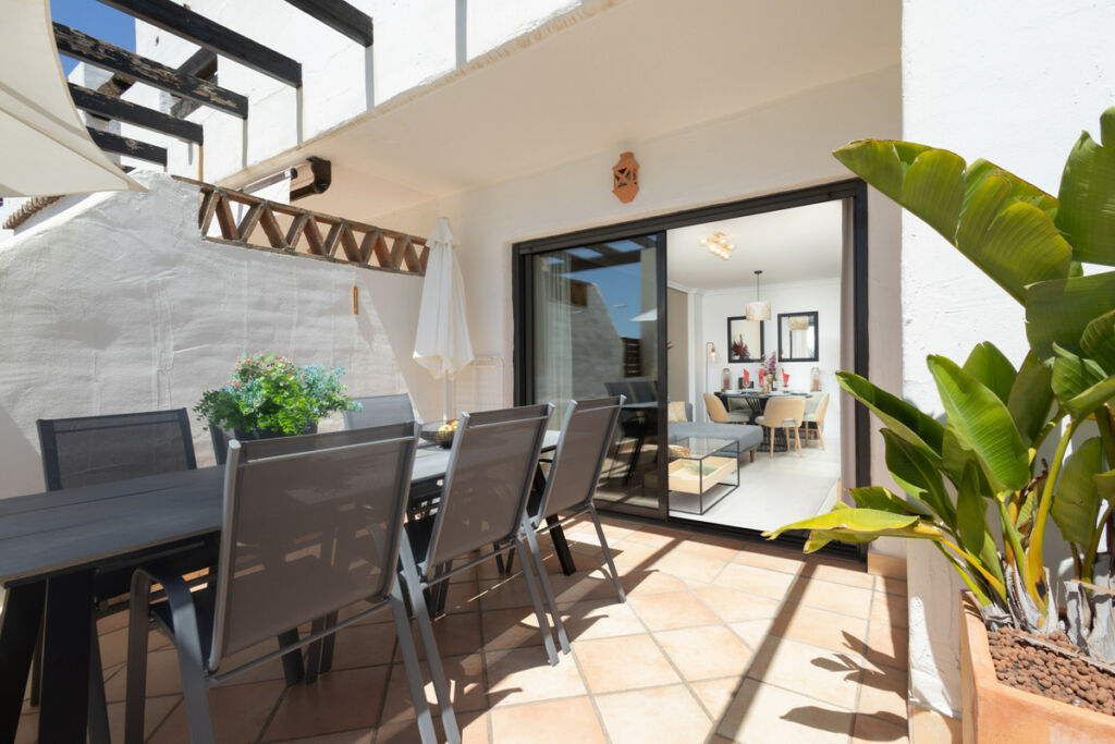 Middle Floor Apartment Estepona Málaga - image 13
