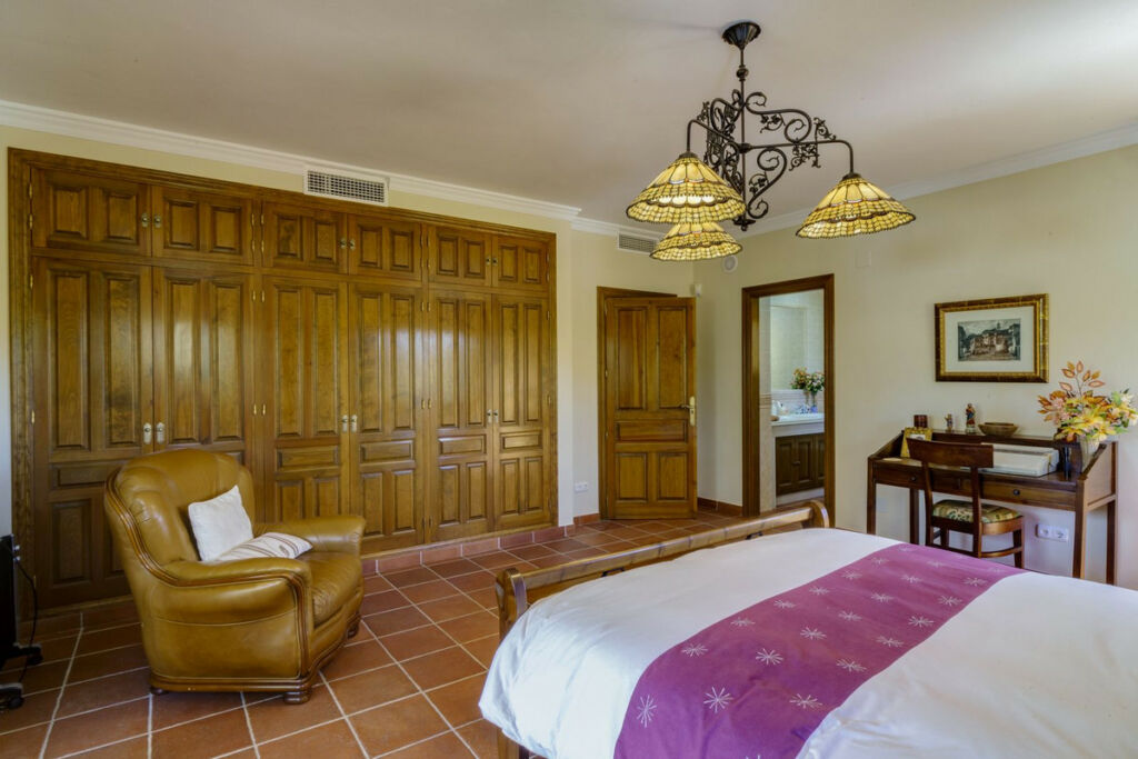 Detached Villa Benahavís Málaga - image 13