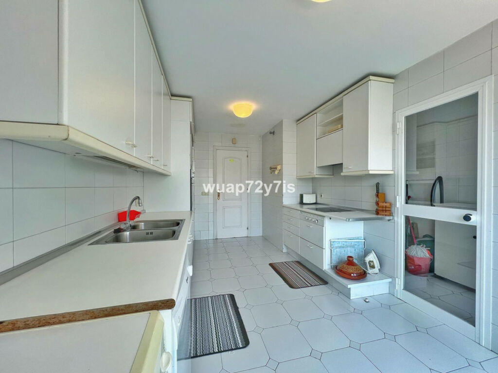 Top Floor Apartment El Presidente Málaga - image 13