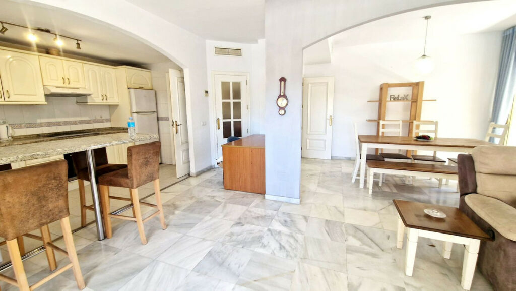 Middle Floor Apartment Fuengirola Málaga - image 13